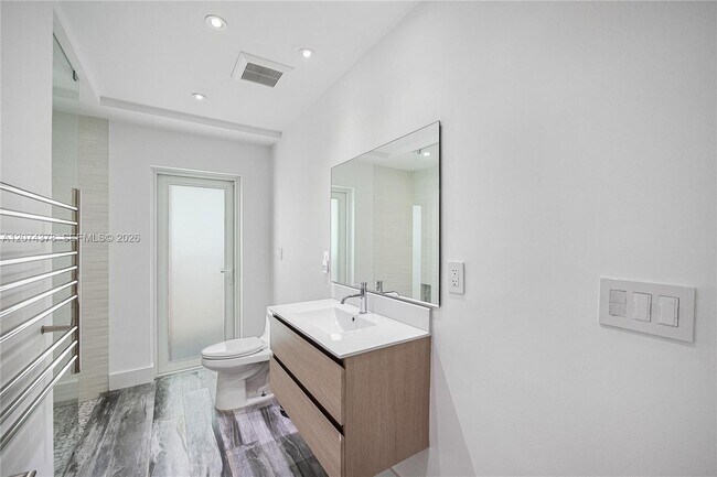 Building Photo - 5801 SW 44th Terrace