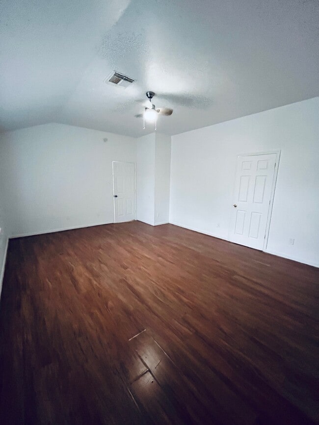 Building Photo - 2206 Laurel Oak Dr