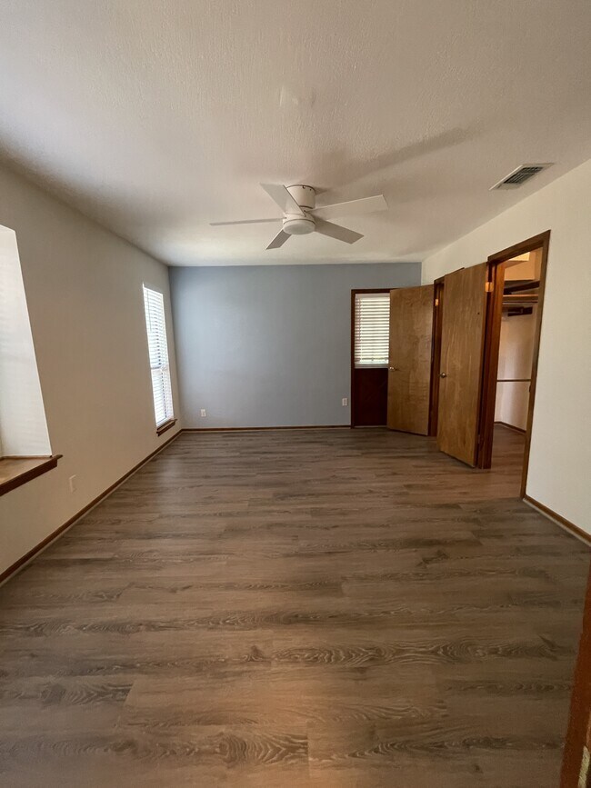 Building Photo - 1214 Timber Bay