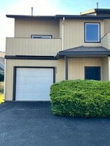 Building Photo - 5557 Glenridge Way