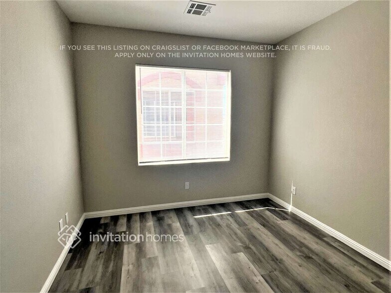 Building Photo - 708 Emerald Idol Pl