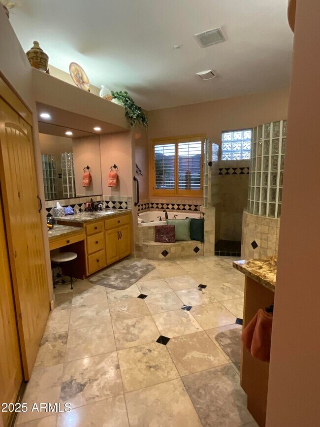 Building Photo - 15327 E Sierra Madre Dr