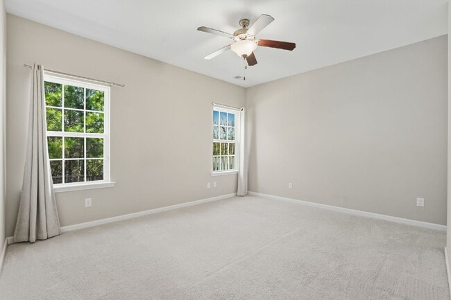 Building Photo - "Charming 3-Bed Oasis with 2 Full Baths in Ladson - 1,283 Sq Ft of Comfort!"