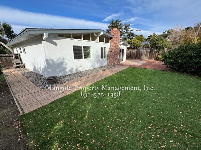 Building Photo - Beautiful 3-Bed, 2 Bath Mission Fields Home in Carmel-by-the-Sea with Modern Kitchen and Hardwood...