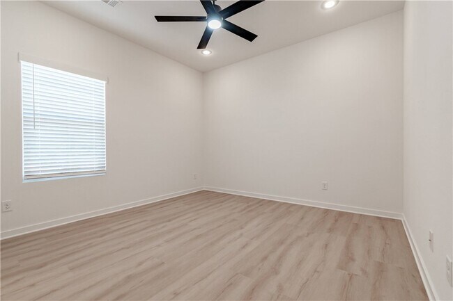 Building Photo - 1664 N Leverett Ave