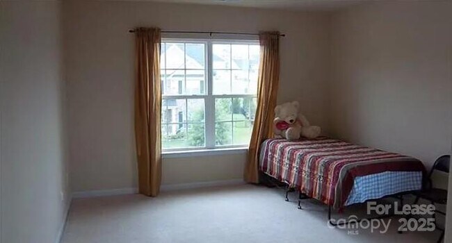 Building Photo - 4862 Benhill Dr