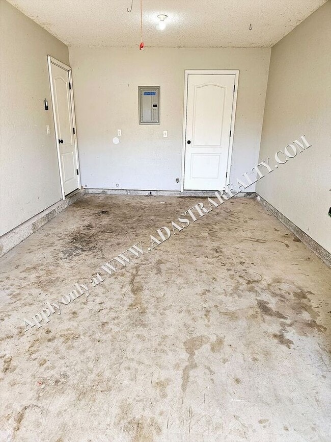 Building Photo - Beautiful Townhome in Blue Springs-Available in FEBRUARY!!