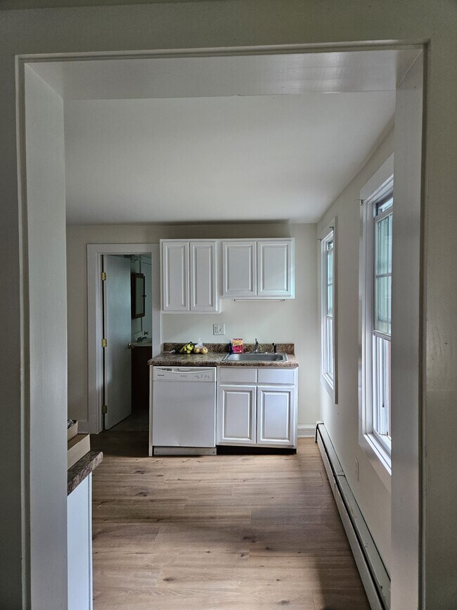 Building Photo - 164-2 Bridgeport Ave