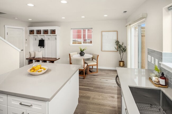 Building Photo - Stunning Redmond Ridge 4 bedroom