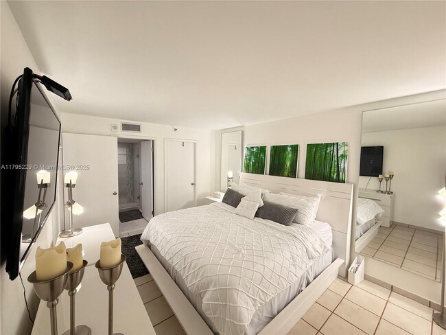 Building Photo - 1623 Collins Ave