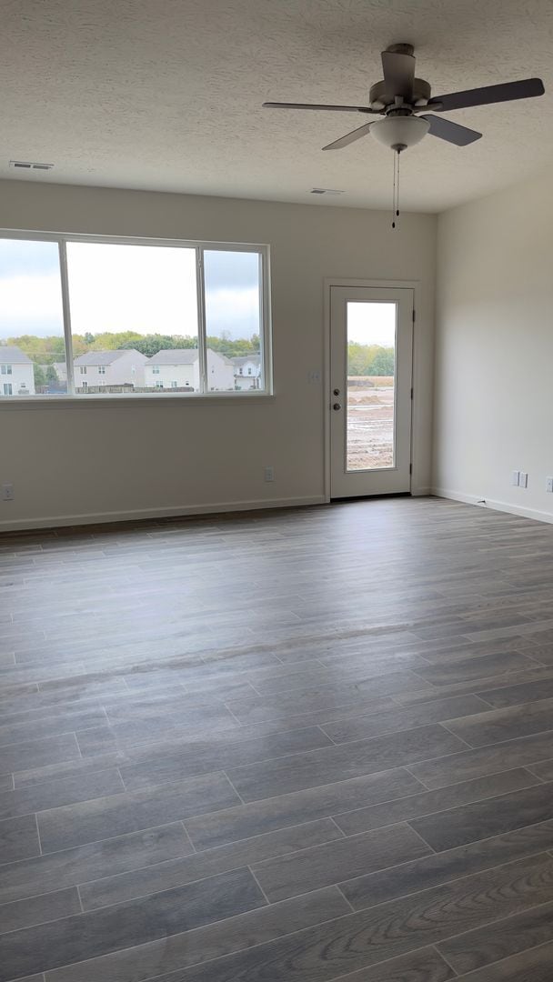 Building Photo - AVALON BLUFF......3 Bedroom 2 Bath