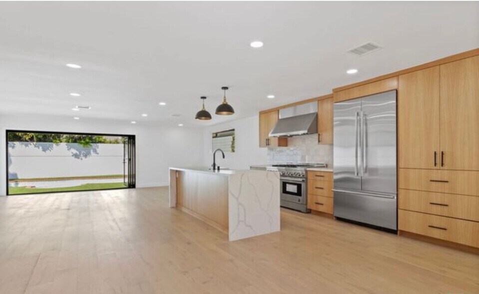 Building Photo - 5261 Allott Ave