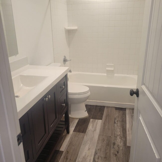 Building Photo - 2 Bedroom 1 Bath- Home