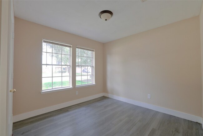 Building Photo - 5115 Summit Lodge Dr