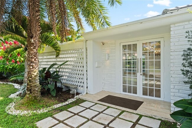 Building Photo - 1250 NE 87th St