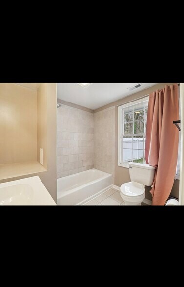 Building Photo - 1605 Airport Ln