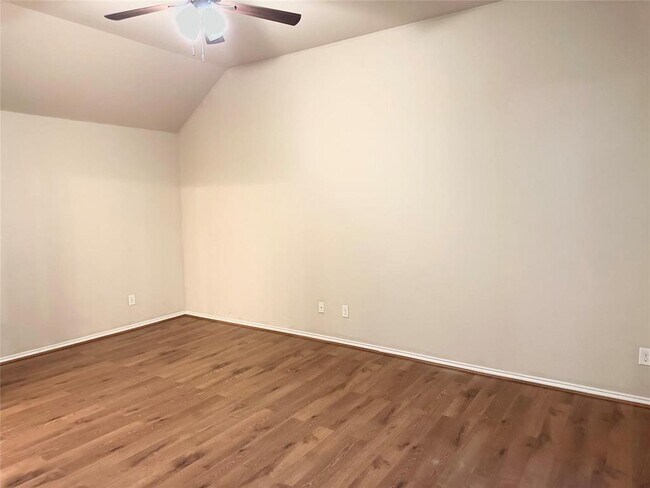 Building Photo - 5526 Stoneridge Ct