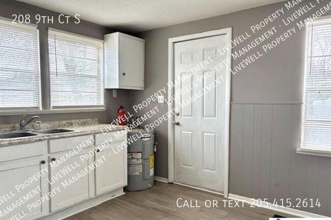 Building Photo - 208 9th Ct S