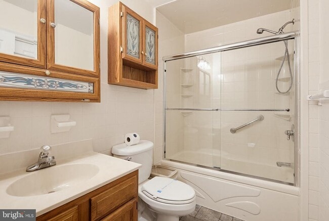 Building Photo - 206 N Towne Ct