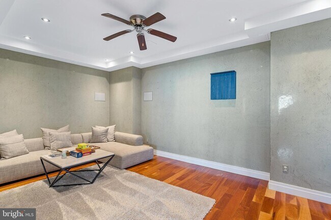 Building Photo - 147 Waterfront St