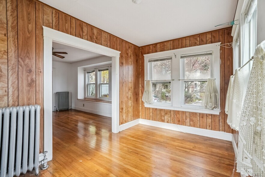 Building Photo - 14 Hurlcroft Ave