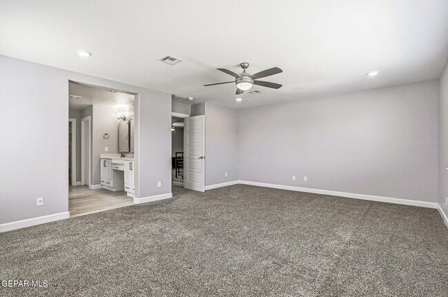 Building Photo - 13082 Oakhampton Ave