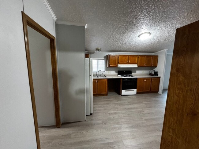 Building Photo - Very large yard great location a nice older doublewide Home