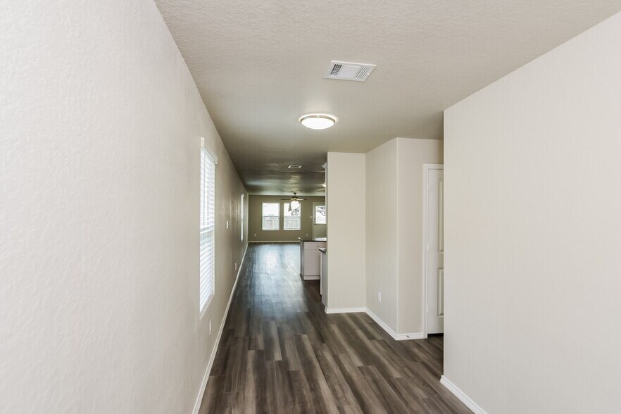 Building Photo - 8944 Yorkshire Way