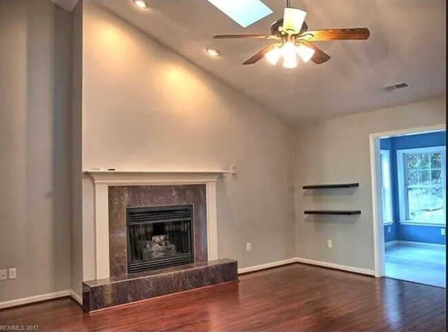 Building Photo - 7 Stonebridge Dr