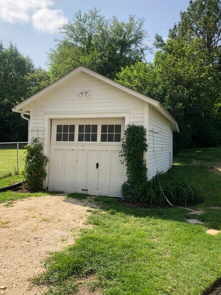 Detached Garage - 645 Ellett Rd NE