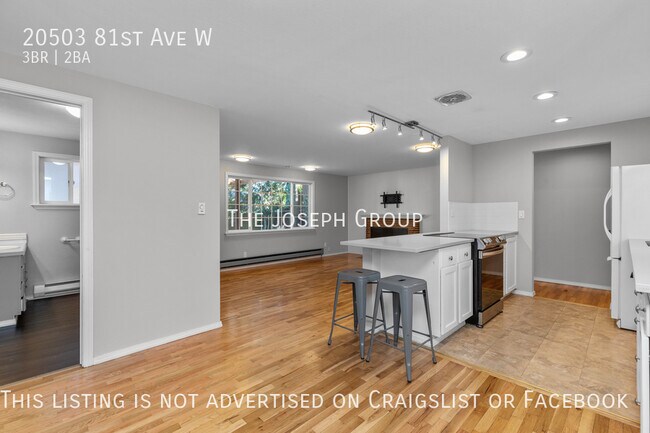 Building Photo - Open and bright 3 bed/1.75 bath in Edmonds!