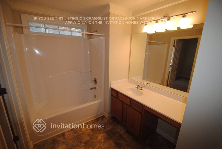 Building Photo - 1221 Pine Acre Dr NE