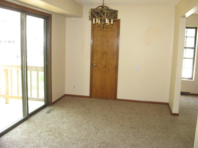 Building Photo - 1322 W 24th St S