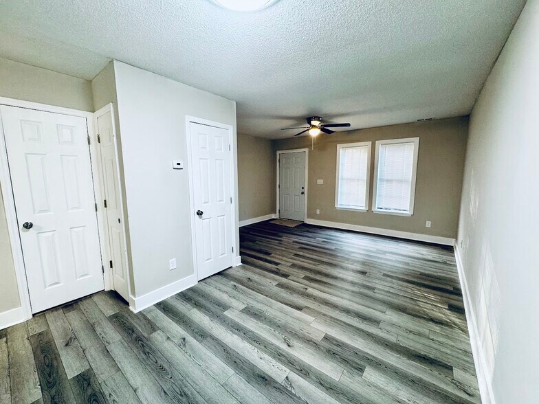 Living Room - 8112 Farmlea Cir