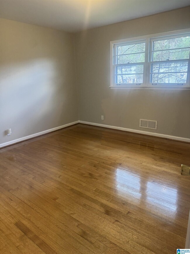 Building Photo - 4035 Montclair Rd