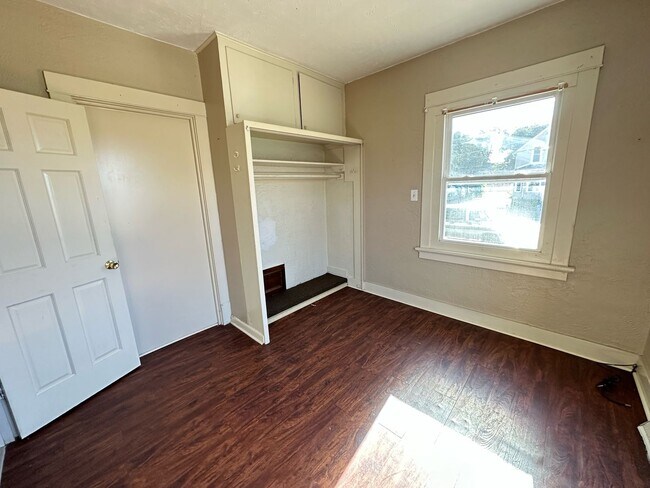 Building Photo - 514 16th St NE