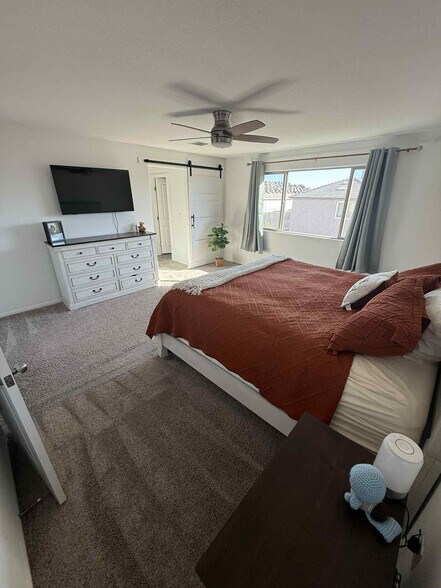 Master Bedroom with privacy door to bathroom - 5924 Tomsik St