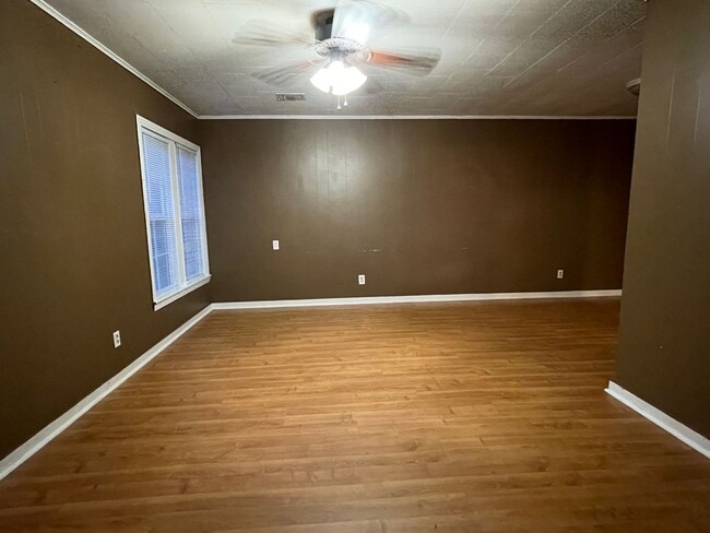 Building Photo - 605 E Main St