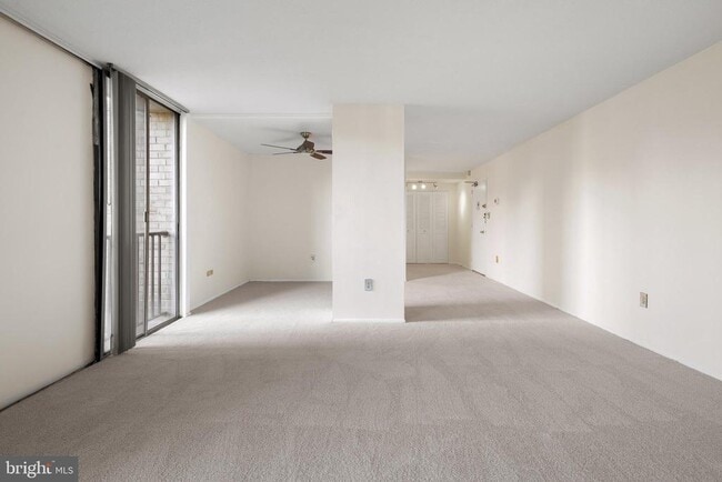 Building Photo - 4600 S Four Mile Run Dr