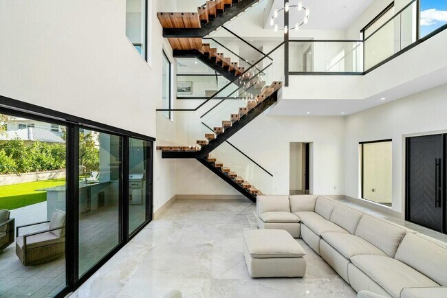 Building Photo - 13460 U.S. Rte 1