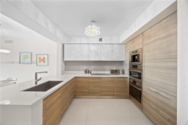 Building Photo - 300 Sunny Isles Blvd