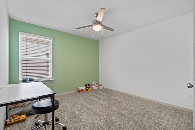 Building Photo - 302 Dusty Bridle Ln
