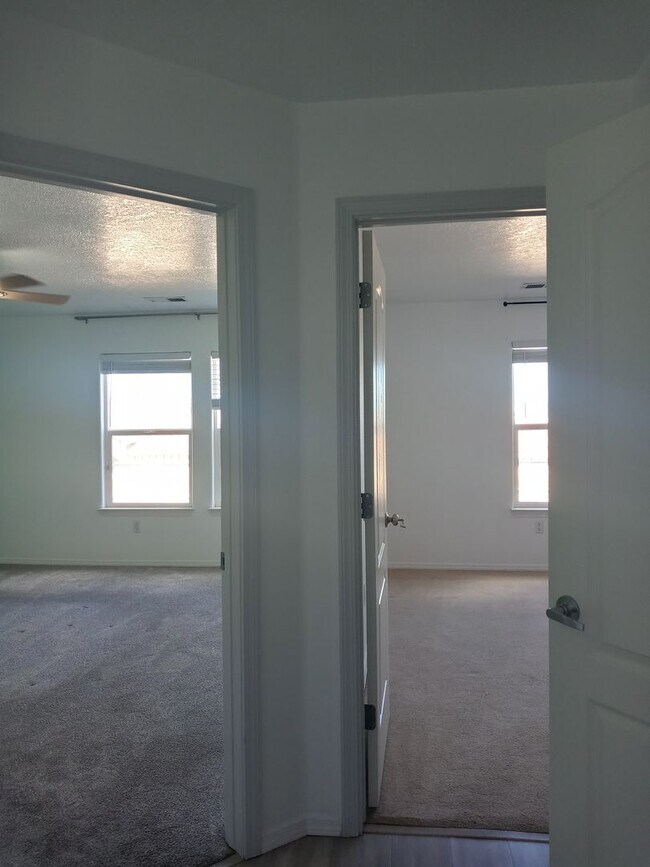 Building Photo - Easy Commute to Los Alamos or Santa Fe