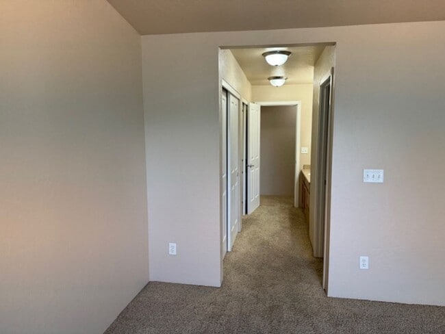 Building Photo - COME HOME TO COMFORT TO THIS 3 BEDROOM HOME IN A QUIET, TRANQUIL NEIGHBORHOOD