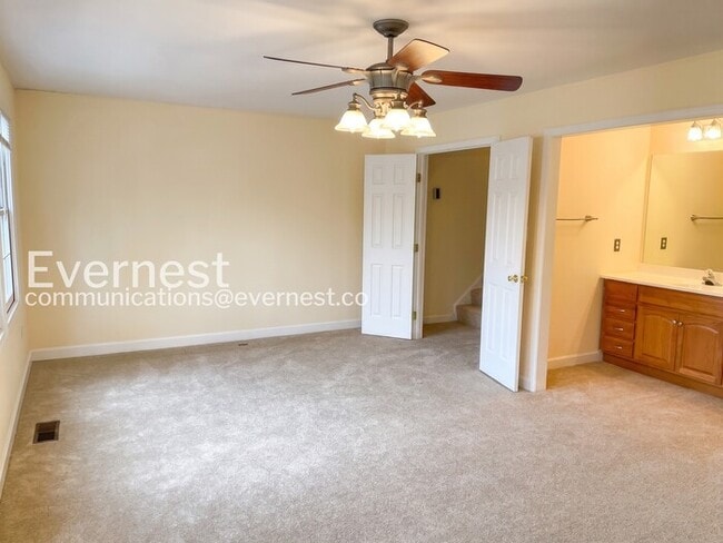 Building Photo - 12135 Salemtown Dr