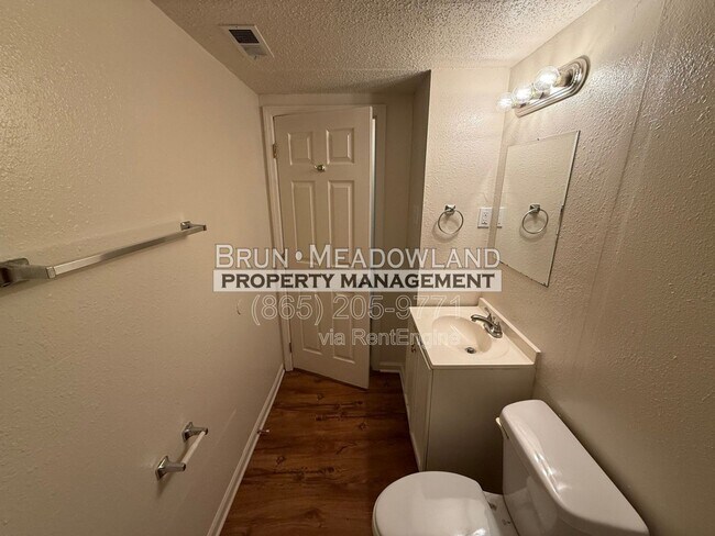 Building Photo - 436 E Red Bud Rd