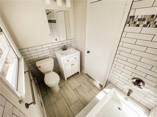 Building Photo - 359 N Victoria Rd