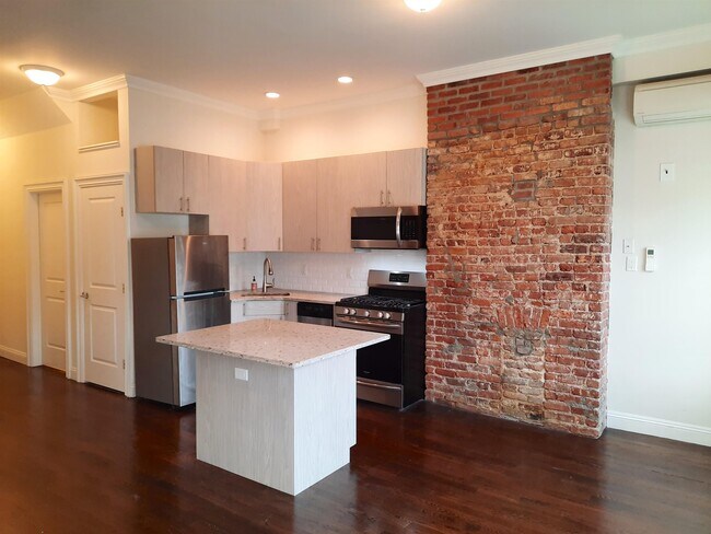 Primary Photo - 158 6th St