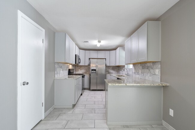 Building Photo - 3307 Roaming Woods Ln