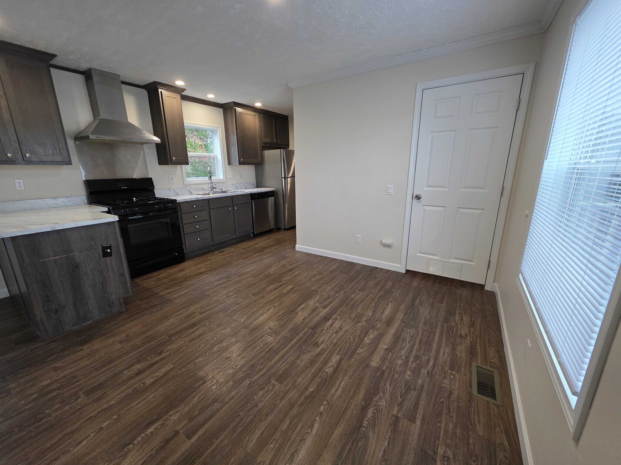 Building Photo - 3668 Willow Ct